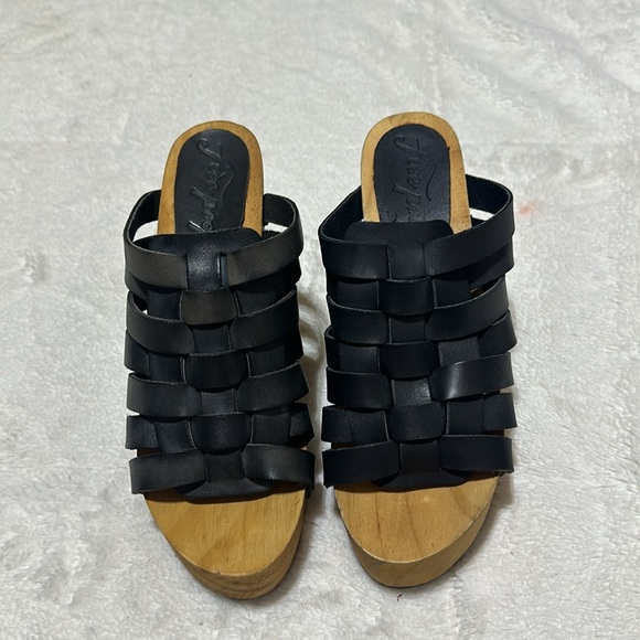 Free People | size 7.5 | black woven wooden clogs - Picture 4 of 9